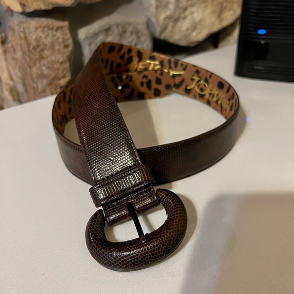 Betsey Johnson Brown Belt Vegan Faux Leather size M - Picture 3 of 8